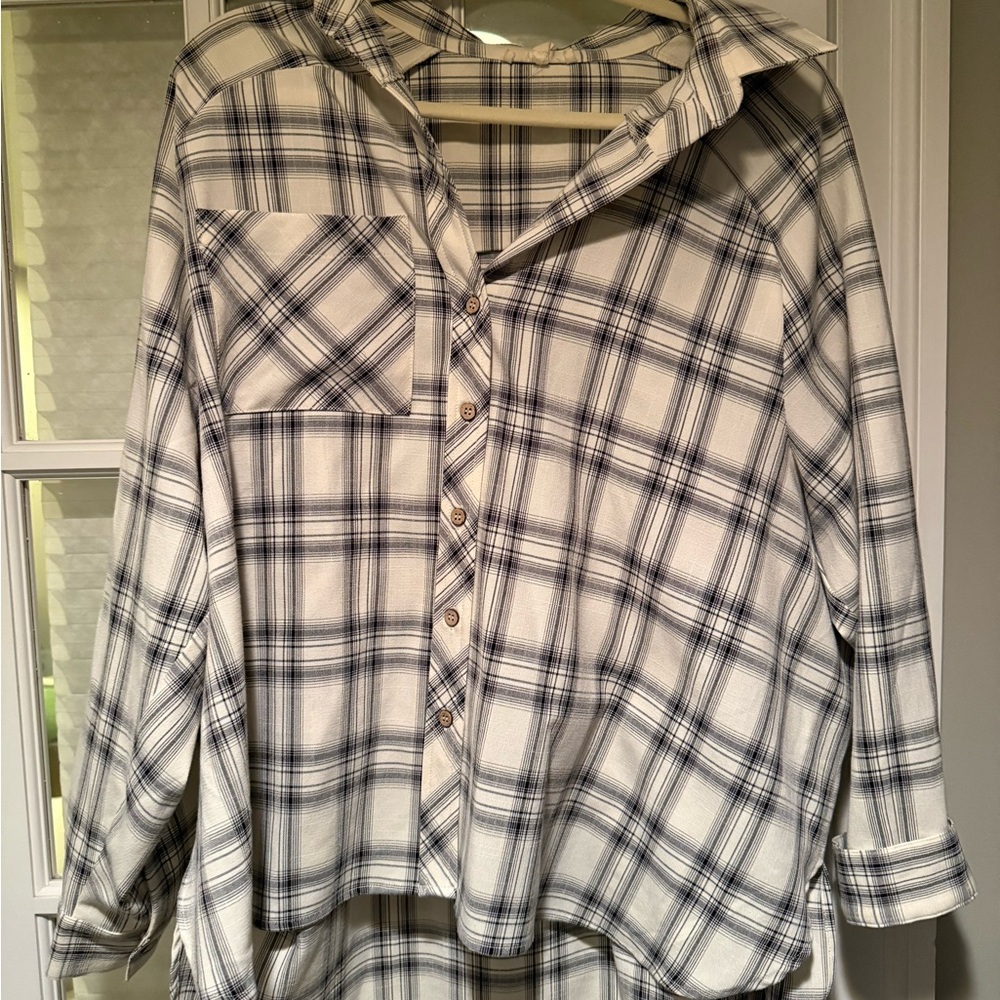 Promesa Cream and Black Checkered Top